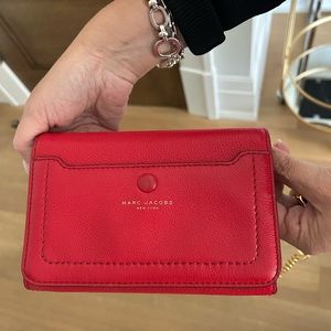 Red Marc Jacobs cross body purse with gold chain